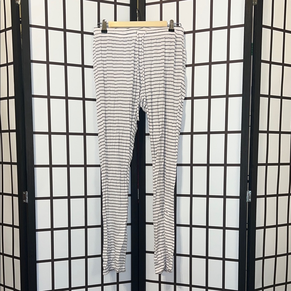 Old Navy Black and White Striped Leggings